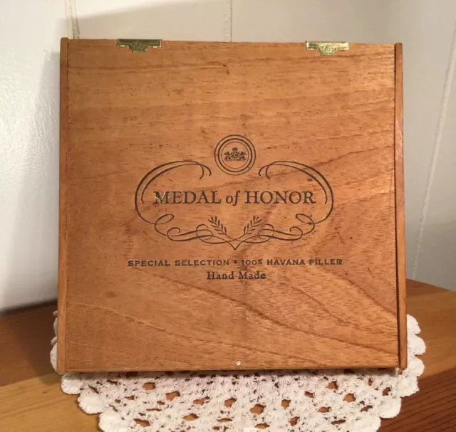Vtg.Wood Hinged Cigar Box #700,Medal Of Honor,Havana Filler, Hand Made,10 Cigars