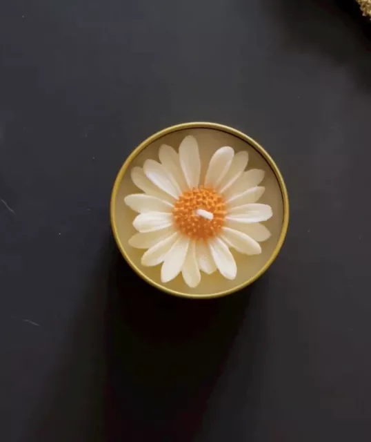 The Petty Soy Daisy Candle in the tin gold or silver