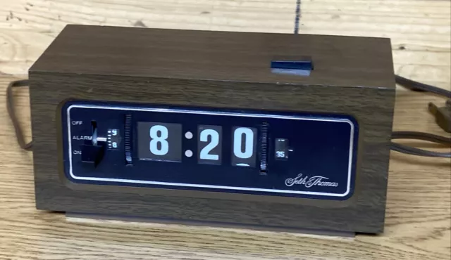 Vintage Seth Thomas Speed Read Lite Flip Alarm Clock # 822 Model 0822-000 Brown
