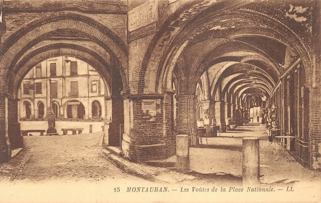 MONTAUBAN - les Voûtes de la place Nationale