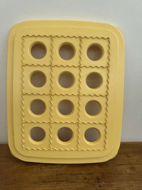 D68 - GRAND RAVIOLE RAVIOLES PARTY + SA CUILLERE DOSEUSE NEUF TUPPERWARE TW