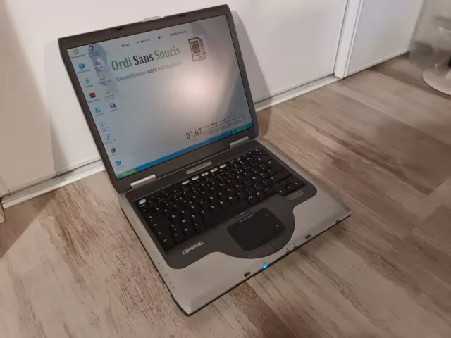 Compaq Presario 2100 - WinXP+licence- port COM - AMD Athlon XP 1,86GHz 512Mo 40G