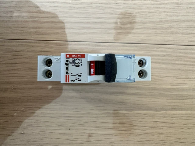 Disjoncteur 20A LEGRAND 06020 - Disjoncteur Legrand à vis 060 20 - à l'UNITE