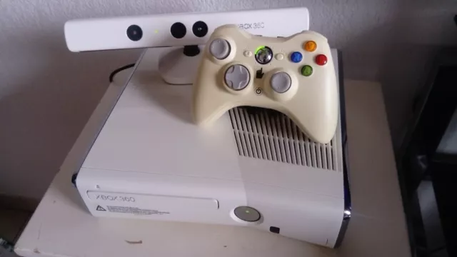 Console Xbox 360 Slim Blanche 320 Go Edition Spéciale Spécial Kinect + 5 jeux