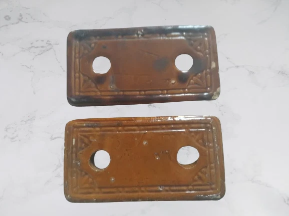 2 anciennes briques chauffantes terre cuite réfractaire venissée début XXème