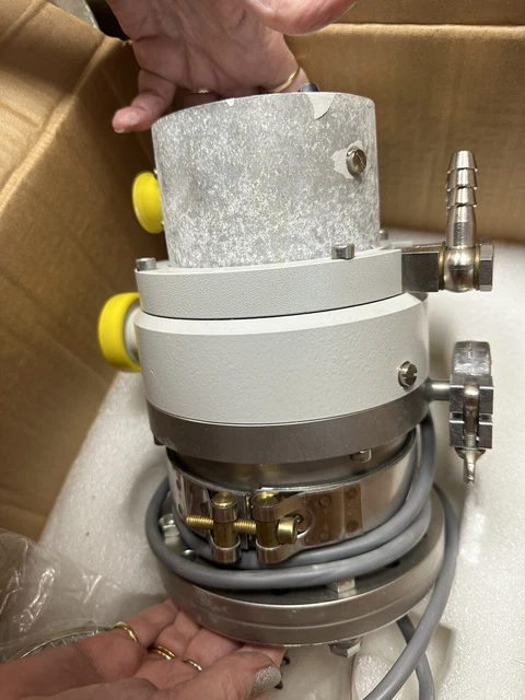 Pfeiffer Balzers TPU 170 PM P01 226 Turbomolecular High Vacuum Pump w/Controller