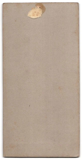 Fotografie E. Brockhaus, Gardelegen, Bahnhofstrasse 43, Junge Frau in weißer Kl 2