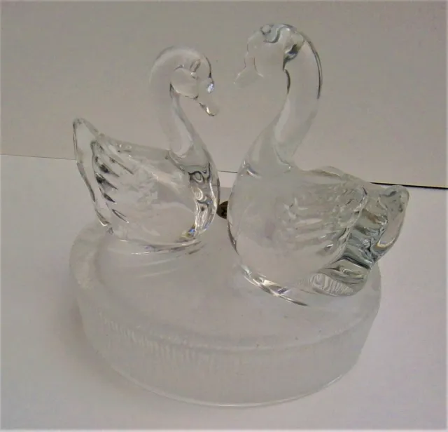Q435) RCR Royal Crystal Rock glass swan swans paperweight ornament 3