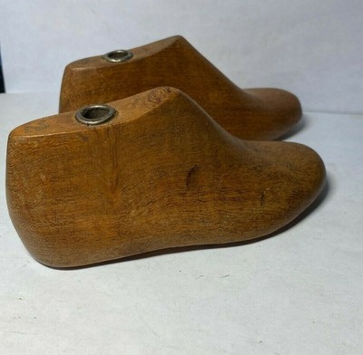 98 Sports How long does a pair of shoes last for Women