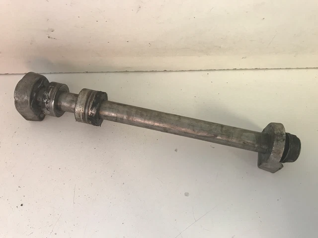 Un Axe De Roue Arriere Avec Entretoise Moto Aprilia 125 Rs 125Rs Moteur Rotax