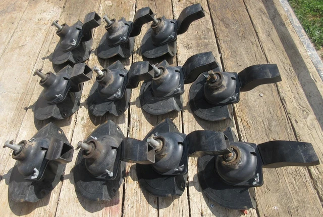 JOHN DEERE SOYBEAN METERS 7000 7100 PLANTER BEAN cups AA27100  AA22897