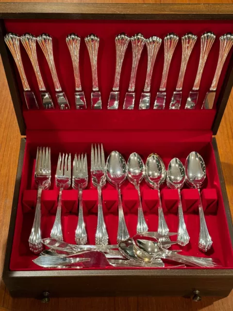 1847 Rogers Bros Vintage Silverplate EP Flatware Set Korea 132 pc in Wooden Box