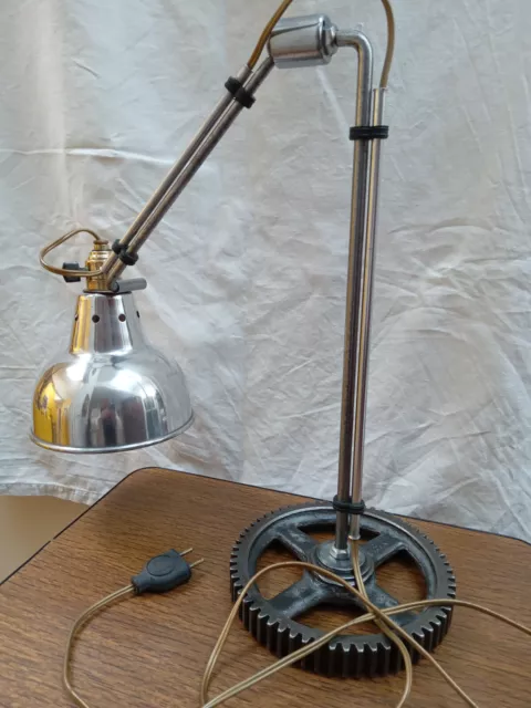 Ancienne lampe d'atelier georges Houillon loft industriel gras jielde