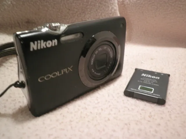Fotocamera Digitale Nikon Coolpix S3300 Guasta Per Ricambi