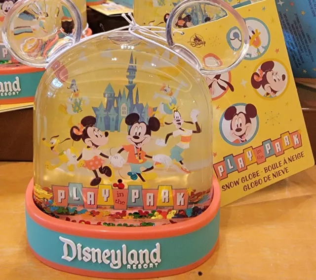 DISNEYLAND RESORT 2024 Mickey Mouse & Friends Play In The Park Snow