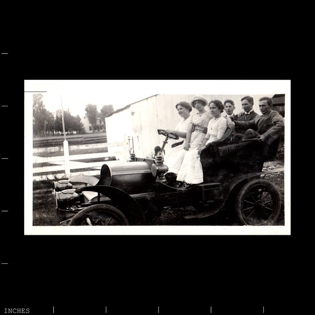 Real Photo Postcard RPPC MEN WOMEN CLASSIC CAR TOURING CONVERTIBLE VICTORIAN AZO