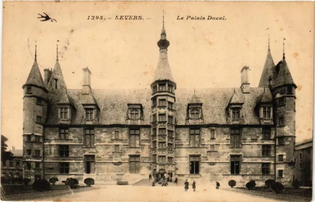 CPA NEVERS - Le Palais Ducal (355653)