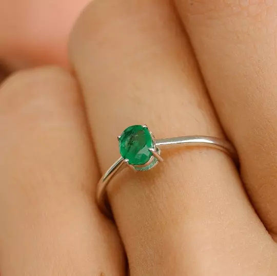 18K Solid White Gold Emerald Solitaire Ring For Wife Gemstone Stacking Ring Gift