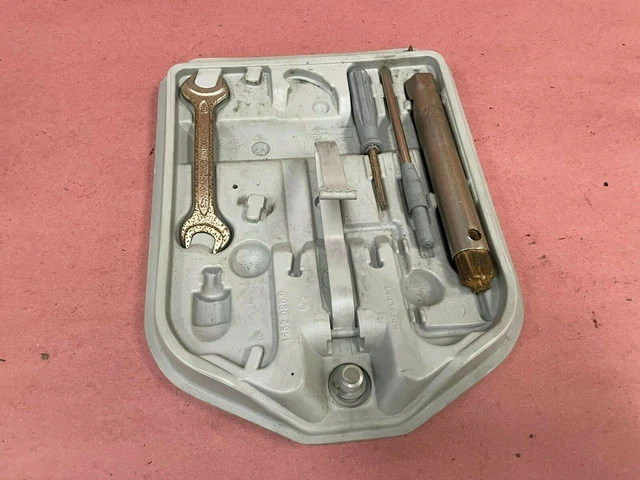 Boîte à Outils D'origine BMW Pour Série 5 E12 - Occasion, état à Vérifier