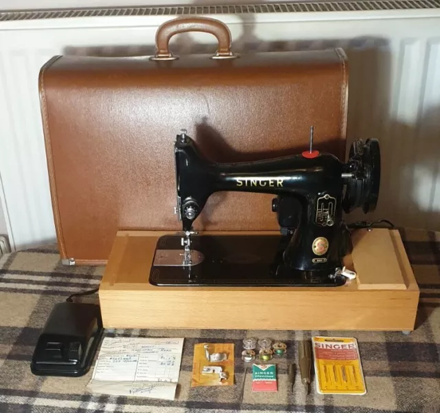 Accesorios y estuche máquina de coser eléctrica Singer 99K 1961, ¡ejemplo inmaculado!