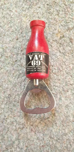 Fabulous wooden and metal vintage VAT 69 bottle opener finest scotch whisky