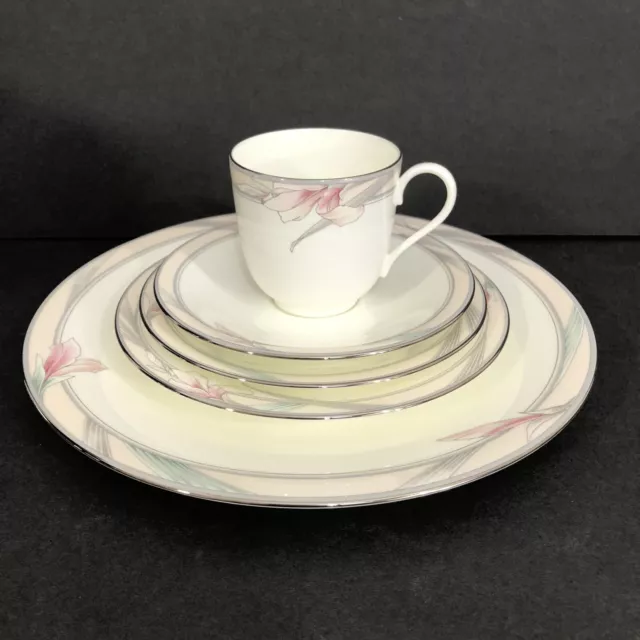 Mikasa JOY 5 Piece Place Setting Bone China Dinner Salad Bread Plate Saucer Cup