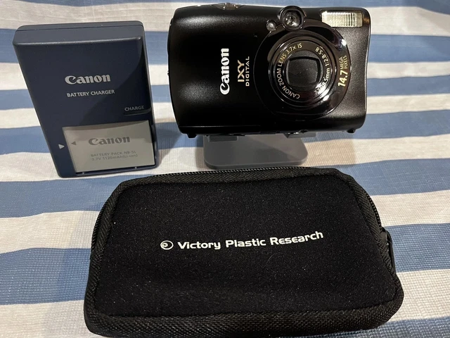 Canon　IXY DIGITAL　2000 IS　PC1248 Canon IXY 2000 IS Digital Camera, Titanium Silver {12.1MP