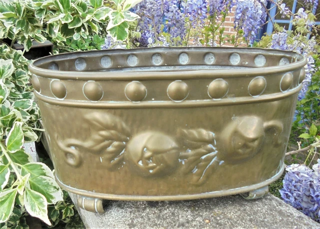 Ancienne Jardinière En Laiton Décor En Repoussé  Frise De Roses Art Deco