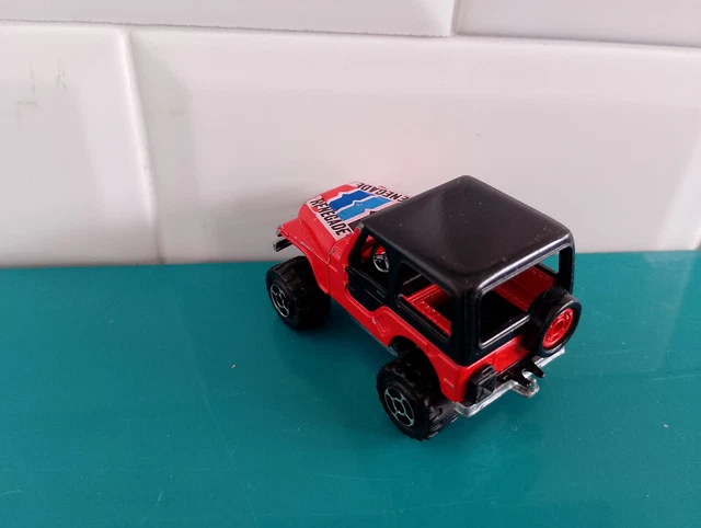 MAJORETTE JEEP 4X4 Renegade Avec Boîte WWF Ref 03439070 EUR 17,00