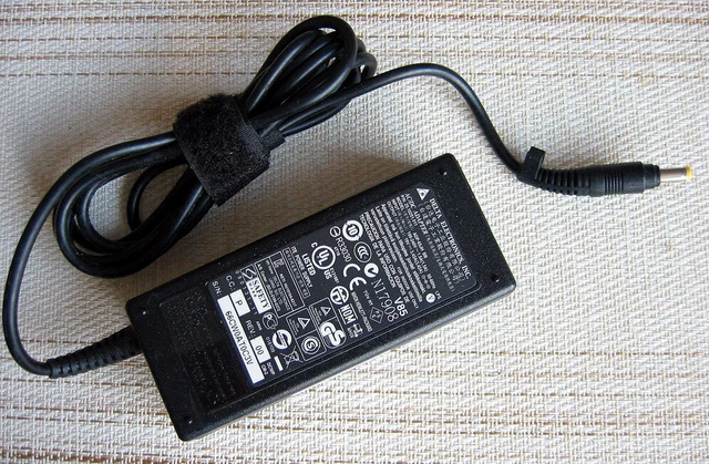 DELTA ELECTRONICS INC AC/DC ADAPTER 25.10251.011 ADP-65JH BB 19V 3.42A IT Lapto