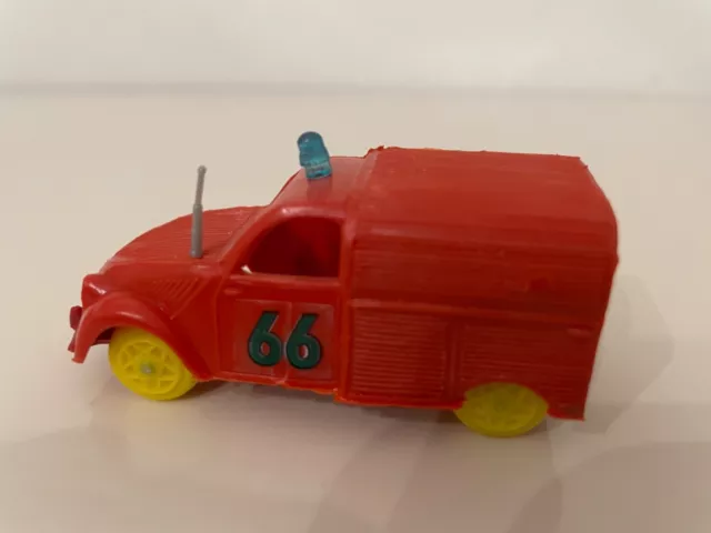 citroen 2cv camionnette  en plastic marque cle1/48 Version pompier 3