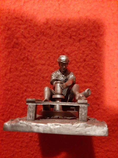 Figurine Ancienne En étain – Bagagiste De Gare Avec Malles – Jouet Train 1920