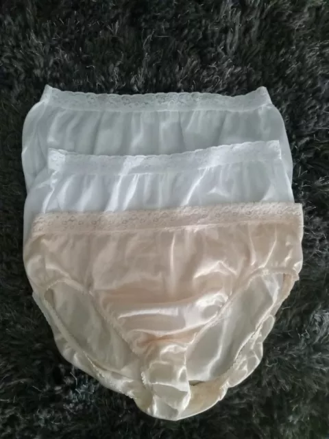 NWOT Hanes Womens Underwear Panty Panties Size 7 Qty 5 (4 White + 1 Floral)  NEW