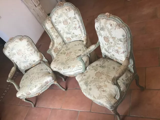 Ensemble de fauteuils et bergere a oreilles Louis XV