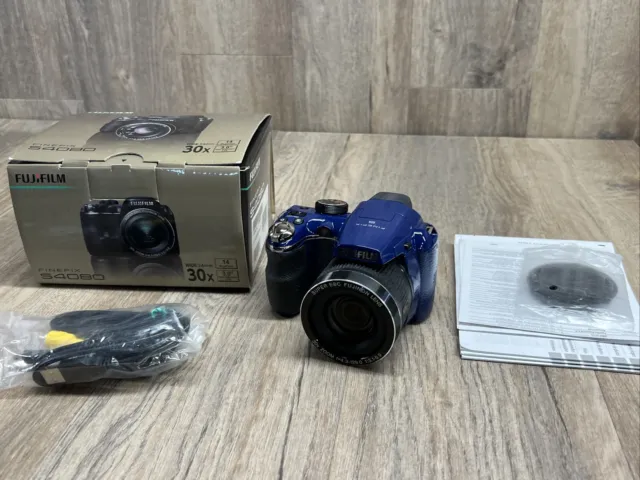 FUJIFILM FinePix S4080 30X / 14MP Digital Camera - Tested - Near Mint Condition