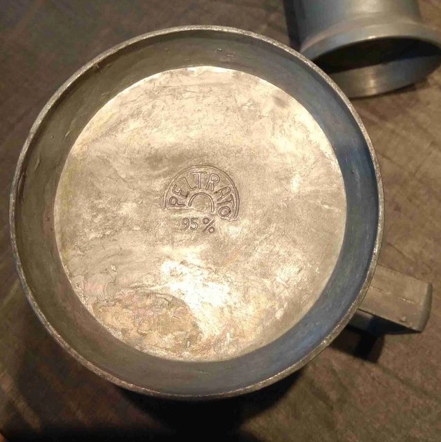 Mesure ancienne en etain dans objets du xixe siècle et avant