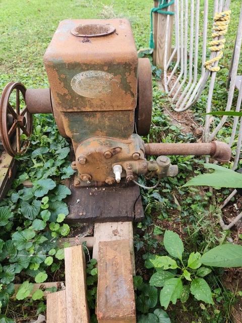 Antique Cushman Cub hit & miss engine and vacuum pump