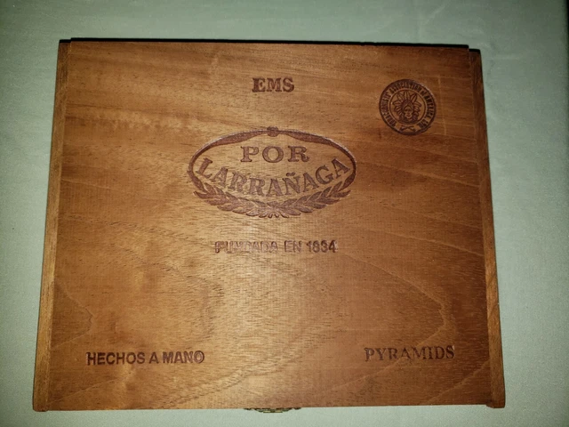 WOODEN CIGAR BOX POR LARRANAGA FUNDADA EN 1834 DOMINICAN REPUBLIC (Empty)