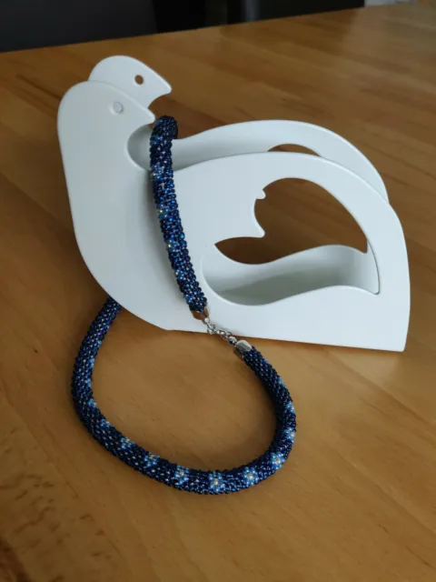 Damen Kette Perlen, handgefertigt ✋dunkelblau mit hellblauen Blüten