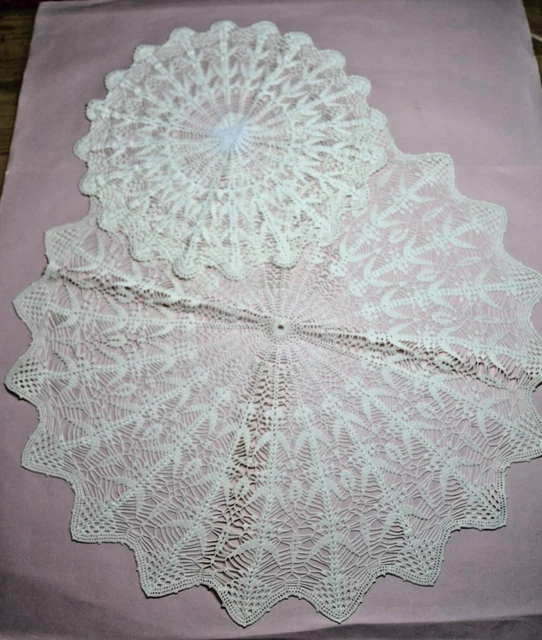 LOT DE 2 NAPERONS ANCIENS EN COTON BRODES AU CROCHET