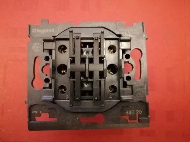 834630_7 834630_7