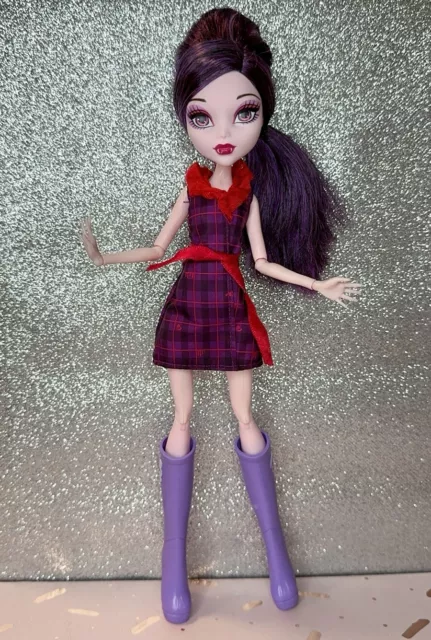 Monster High Ghoulebrities in Londoom Elissabat Doll Mattel