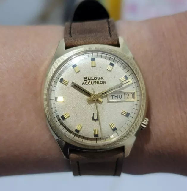 VINTAGE BULOVA ACCUTRON 2182 N4 Tunning Fork Flutted Bezel Instant
