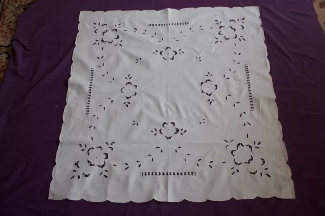 VINTAGE WHITE COTTON EMBROIDERED & CUTWORK TABLECLOTH 79x84cm #143