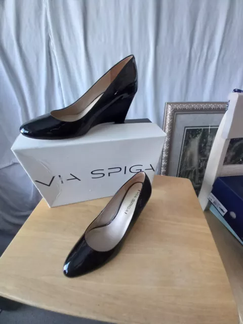 EUC Via Spiga PAMINA Black Patent Leather Wedge Heel Classic Pumps Comfort 7.5M