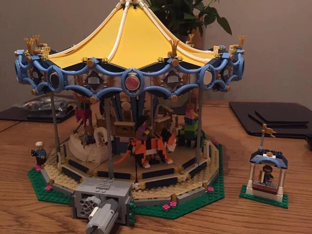 LEGO CREATOR EXPERT: Carousel (10257) Power Functions All Mini figures ...