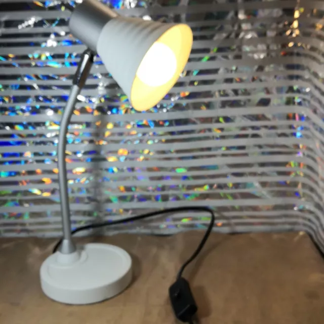 Luce da scrivania argento bianco 15" testa inclinabile commutata luce da tavolo metallo e plastica