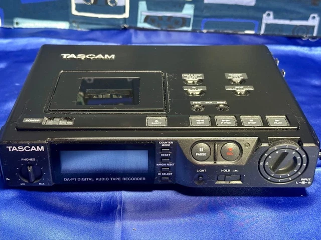 ENREGISTREUR DAT TASCAM DA-P1 et étui. Bande audio numérique EUR