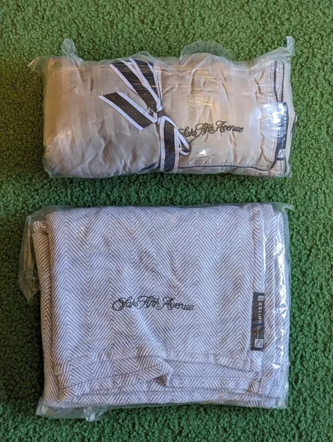 UNITED AIRLINES - Saks Fifth Avenue Blanket - Polaris Business First Class UNITED AIRLINES - Saks Fifth Avenue Blanket - Polaris Business First Class