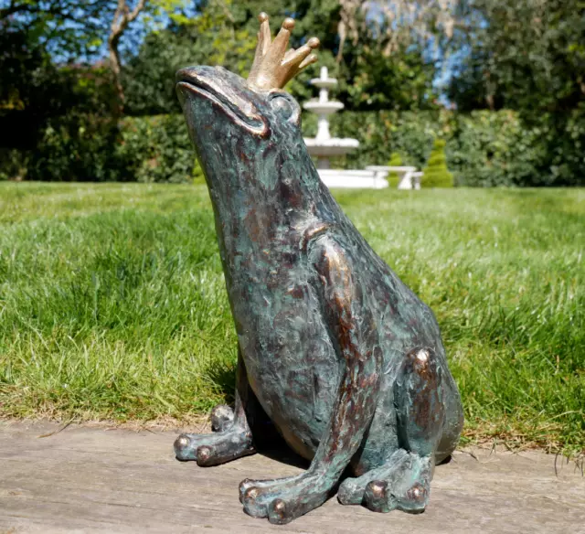 Bronze Style Frog Prince King with Crown Garden Pond Ornament Decoration Figure